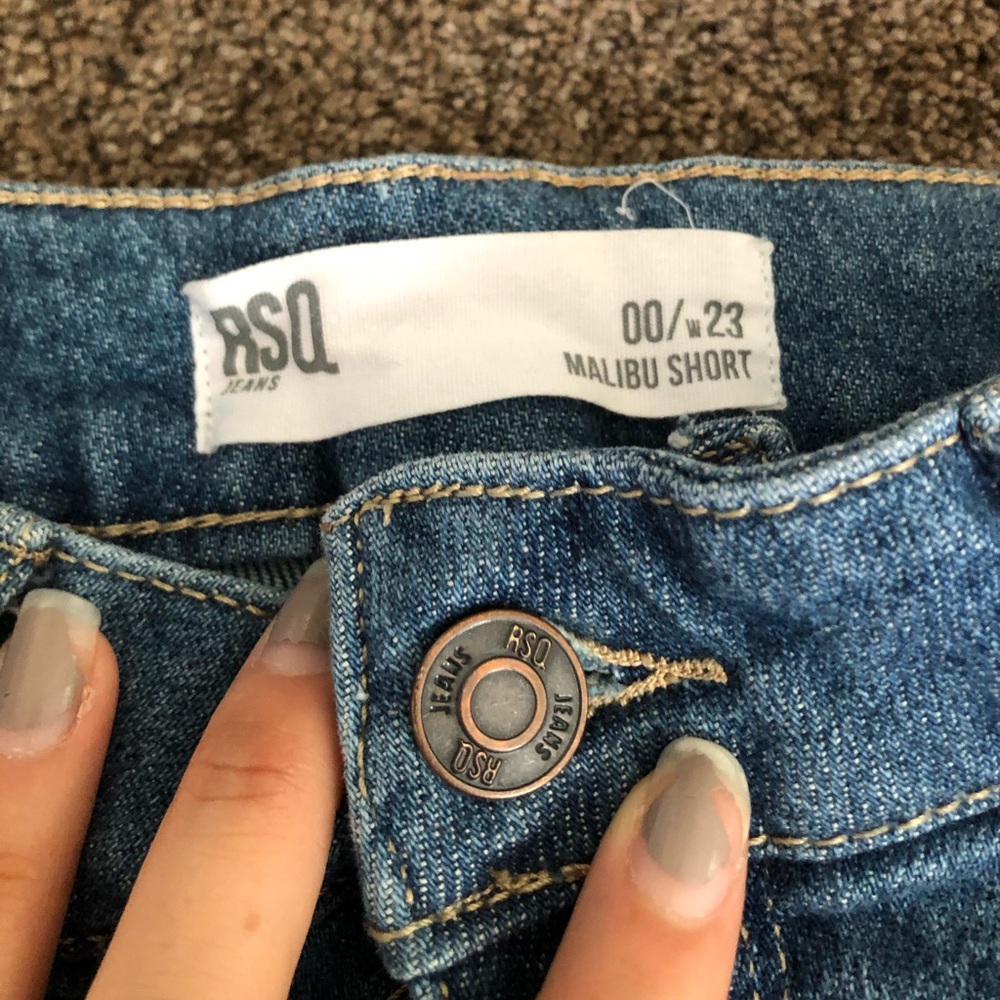 Shorts - Picture 3 of 4